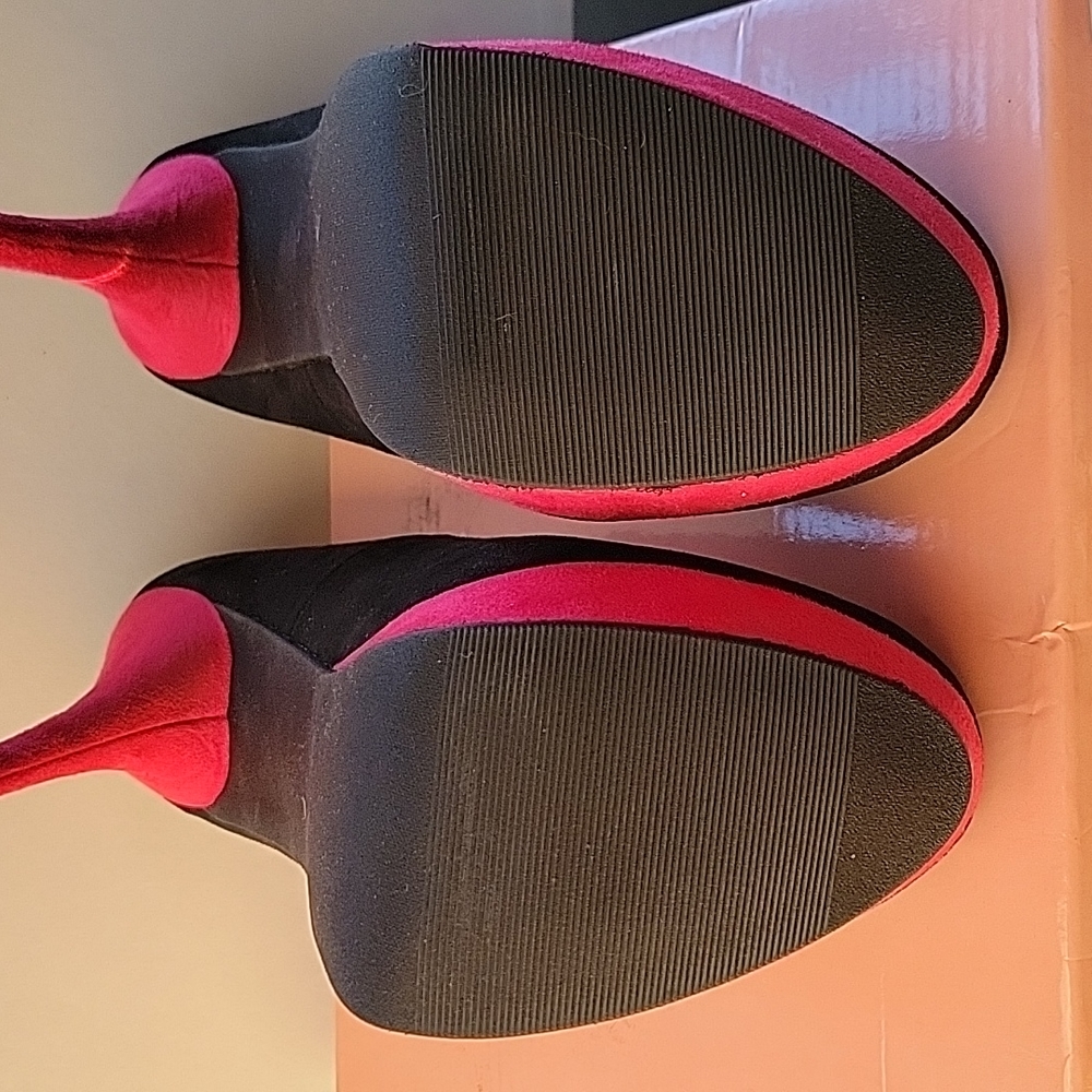 Shoes - Picture 4 of 5
